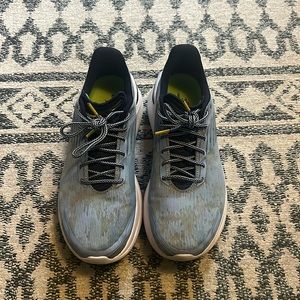 SAUCONY Endorphin Shift 3